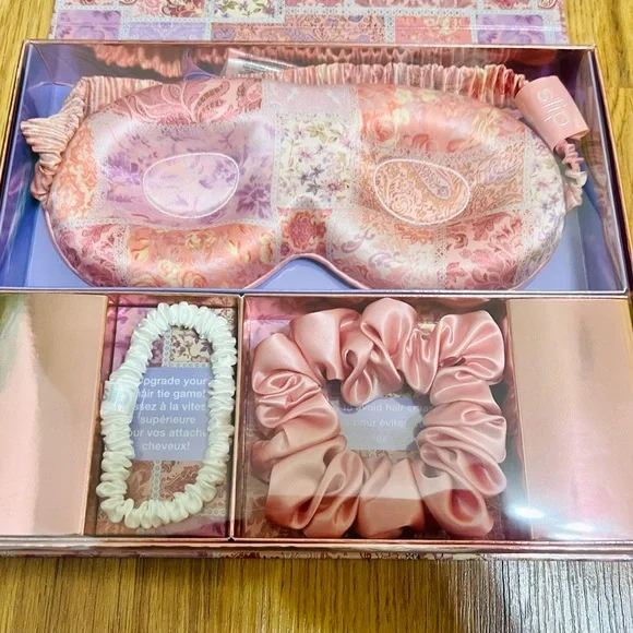 NEW Limited Edition Slip Boteh Beauty Sleepover Set — 100  display picture 2